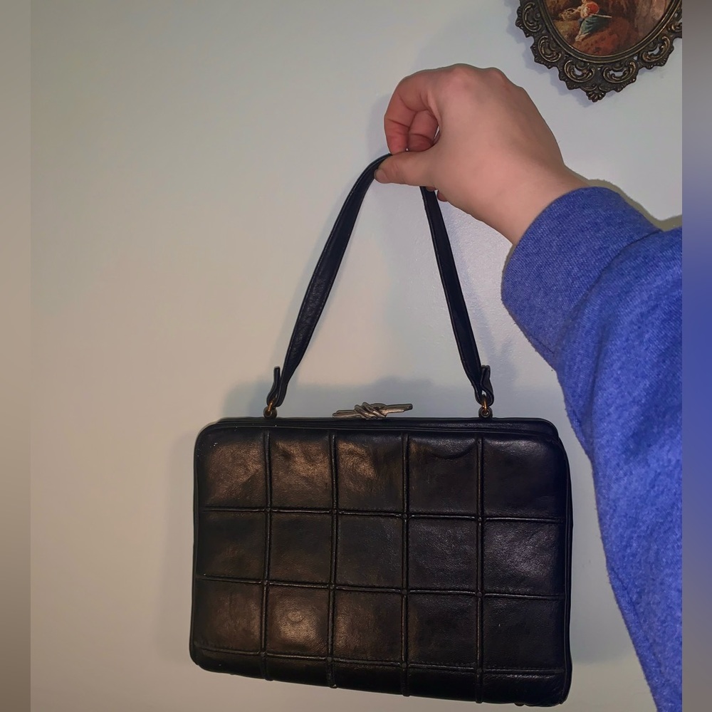 INGBER VINTAGE✨- Designer Leather Purse with metal knot snap